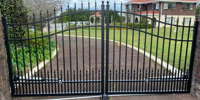 Double SPIKE Swing Rod Gate